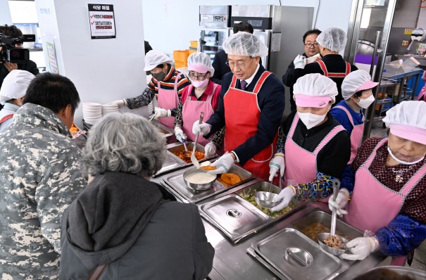 배식봉사.jpg