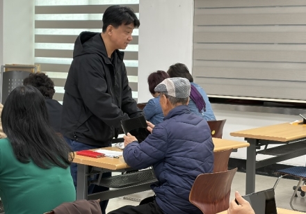 “키오스크 주문, 이제 우리도 할 수 있어요!” 달리는 디지털 학당 열기 가득