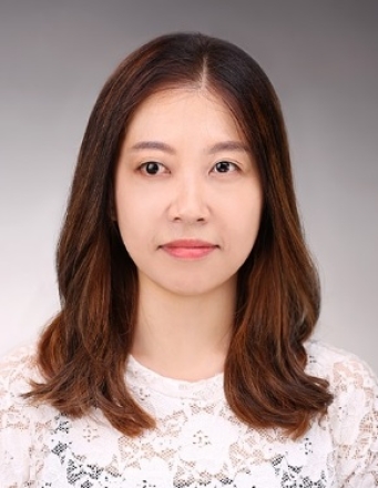 묘역길 따라 걸으며