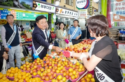 광주시, 추석 맞아 경안시장서 전통시장 장보기·물가안정 캠페인 개최