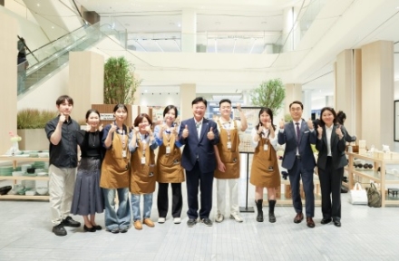 성수석 이천시장, 롯데백화점 동탄점 이천도자기 팝업 현장 방문