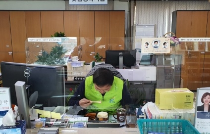 사회적거리두기 실천, 점심은 도시락으로 해결