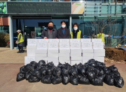 양평군 청운면 지역사회보장협의체, 어려운 이웃을 위해 손만두와 떡국떡 100세트 전달