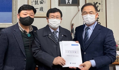 최재관 지역위원장, 설훈 의원을 만나 용문산 사격장 문제 해결을 위해 논의