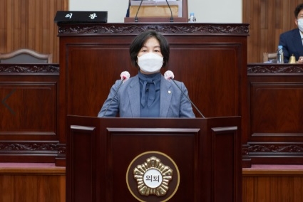 코로나위기의 선결 과제는 민생 챙기기라며,