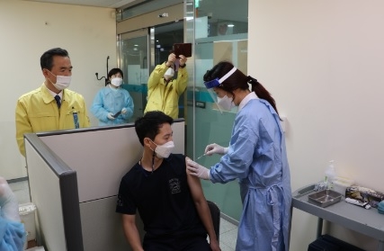 여주소방서, 전국 소방관서 중 1호로 백신 접종 맞아