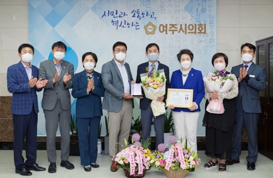 여주시의회 김영자 의원, 유필선 의원 표창 수상