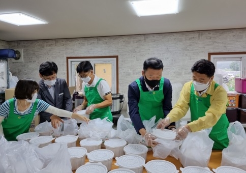 대월면 달모람부녀봉사회, 삼계탕 먹고 기운 UP 행사 가져