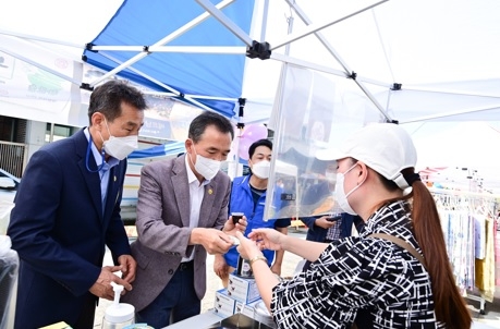이항진 여주시장, 아티스트 플리마켓 방문