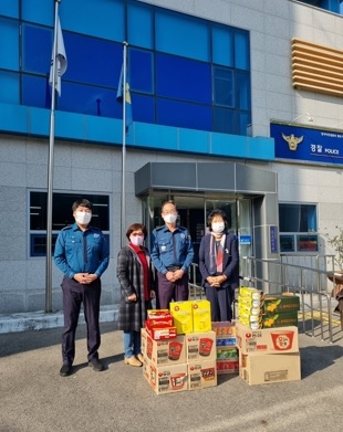증포동 통장단협의회, 경찰의 날 맞아 증포지구대에 간식 전달