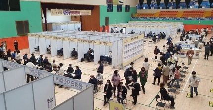 제2차 경기도 중장년일자리박람회 막 내려…75개 기업 현장 채용 진행