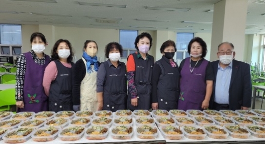 흥천면 주민자치위원 따뜻한 밑반찬 봉사