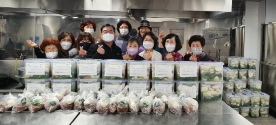 관고동 징검다리봉사단 ‘사랑의 동치미 나누기’