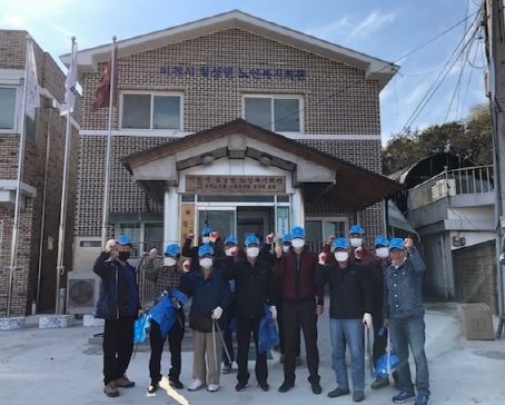 이천시 설성면 노인회 , 성호 호수 일대 환경정화 활동에 구슬땀