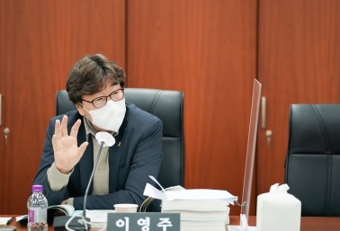 이영주 경기도의원, 복지재단 행감에서 복지행정과 청년정책 개혁 연구 주문