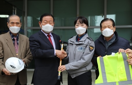 양평署, 대한노인회 경기 양평군지회에 교통안전물품 전달