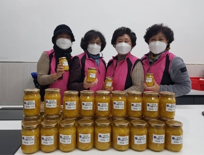 옥천면 생활개선회,‘옥처니 냉장고’에 직접 담근 유자청 전달