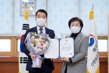 여주시의회, 한정미 의원 법무부장관 표창장 수상