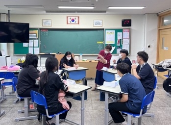 여주 경기관광고, < 위(Wee)센터 학생상담 자원봉사자 심성수련 집단 프로그램 > 진행