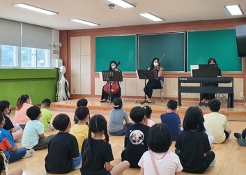 도궁초, 지역 예술 단체 연계 예술 공연 관람