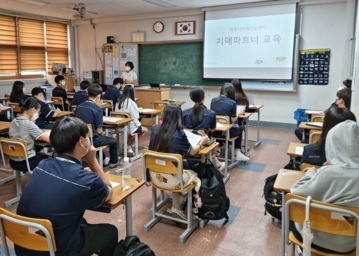 치매극복선도학교 치매파트너교육 실시