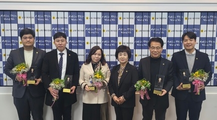 교육기획위원회, “2022년 행정사무감사 최우수의원” 상패 수여
