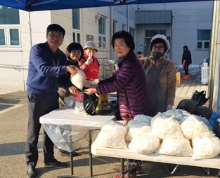 광주시 도척면 농가주부모임, 만두‧떡국떡 판매