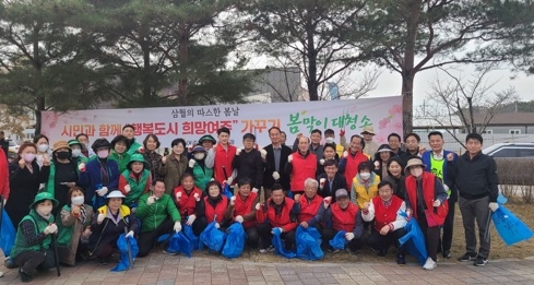“중앙동 새봄맞이” 소양천 일원 환경정화활동 실시