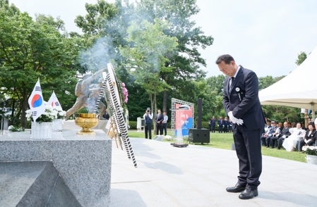 여주시, 제68회 현충일 추념식 영월공원 내 현충탑서 진행