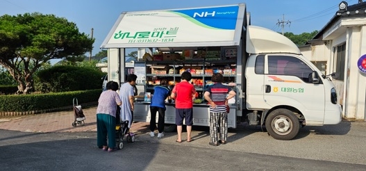 새볔을 깨우는 대월농협 사랑의 하나로마트 이동판매차량