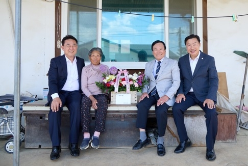 여주시, 어버이날 맞아 100세 어르신 위문