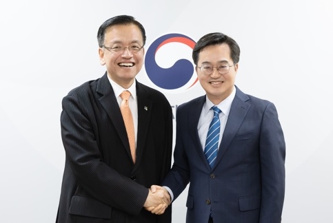 경제부총리 만난 김동연, 도봉산～옥정 광역철도 등 주요 사업 3건 국비 지원 요청