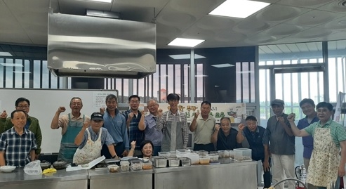여주시, 행복한 주방, 여주시 남성 어르신 요리 입문 교육  큰 호응으로 마무리