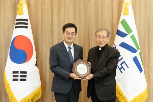 선감학원 피해지원 노력으로 (사)인권의학연구소 감사패 받은 김동연 지사