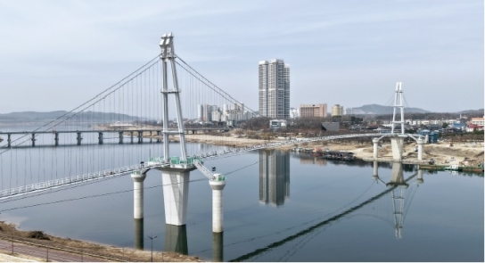 여주 남한강 출렁다리 준공…5월 정식 개통