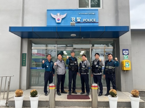 여주 흥천 벚꽃축제 현장에서 호흡이 없는 영아를 구조한 경찰