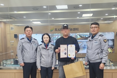 여주경찰서, 특수협박 피의자 신속 검거에 기여한 관제센터 직원 감사장 수여